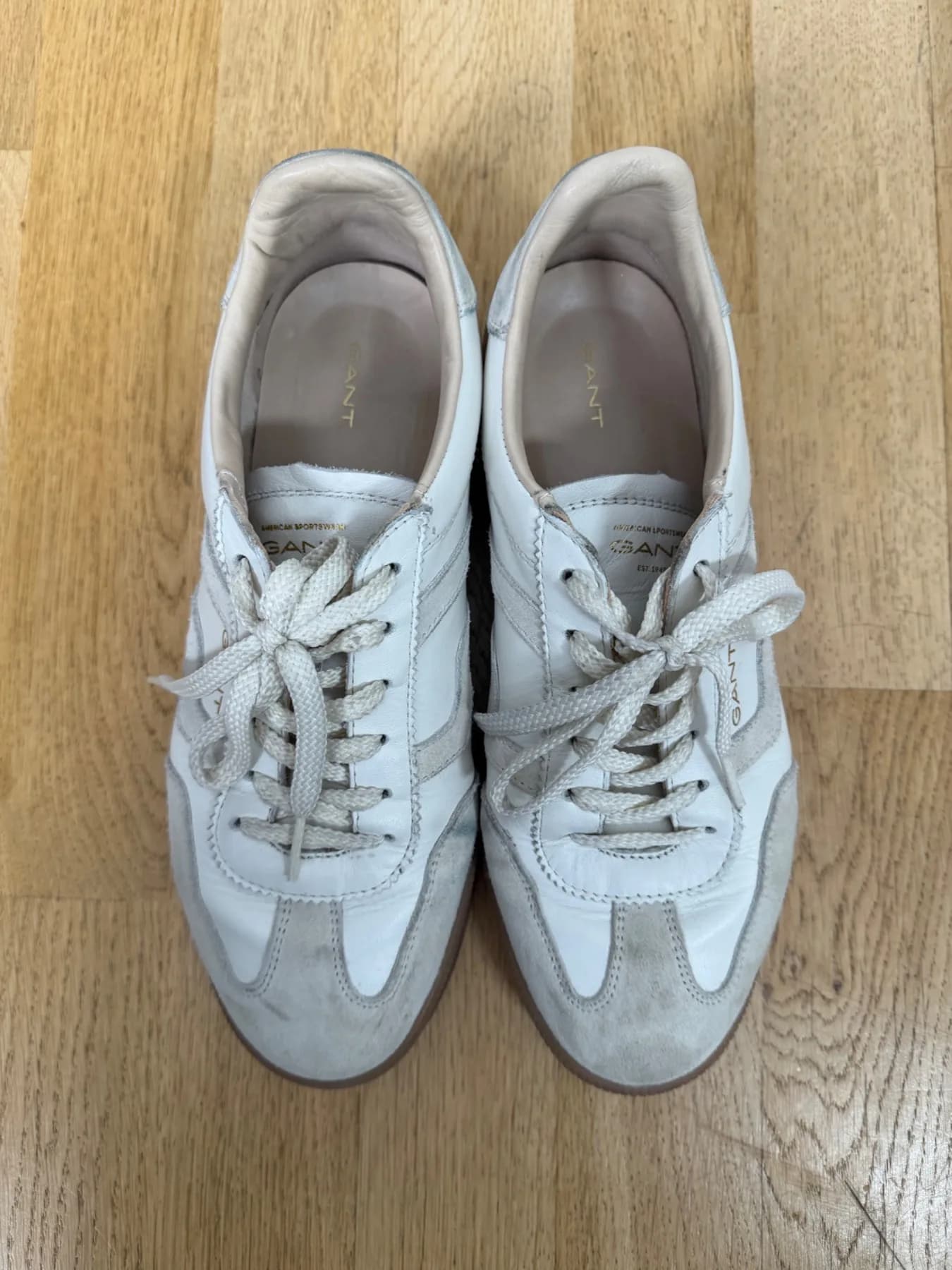 Vita sneakers från Gant, ovanifrån