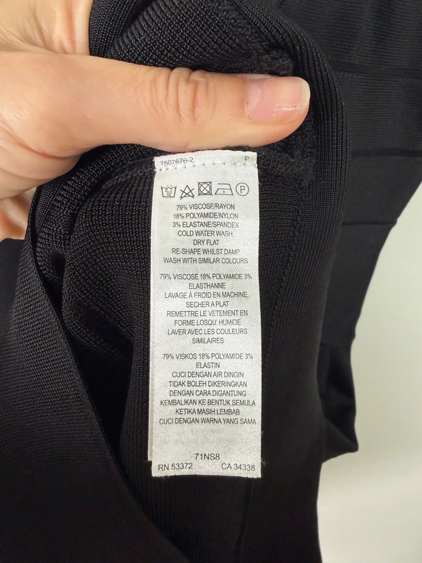 Skötseletikett med materialet