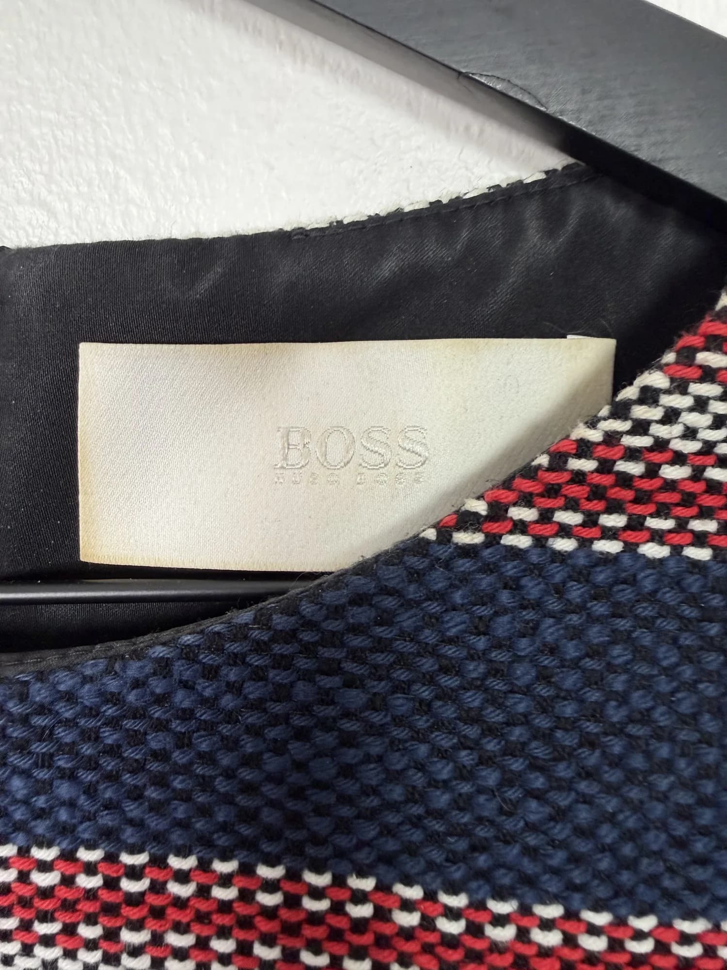 Boss-etiketten och närbild på tyget