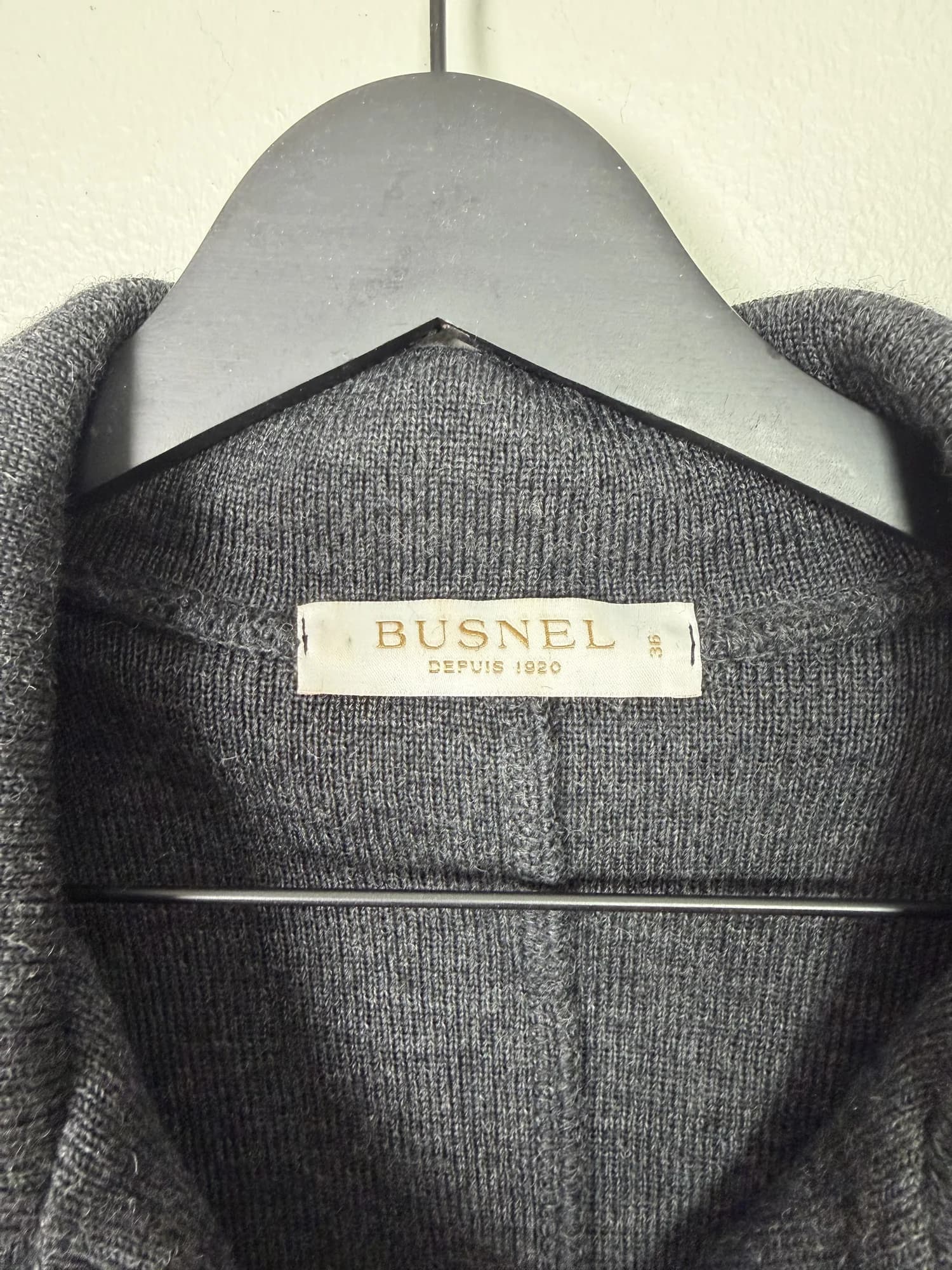 Busnel-etiketten i nacken, storlek 36