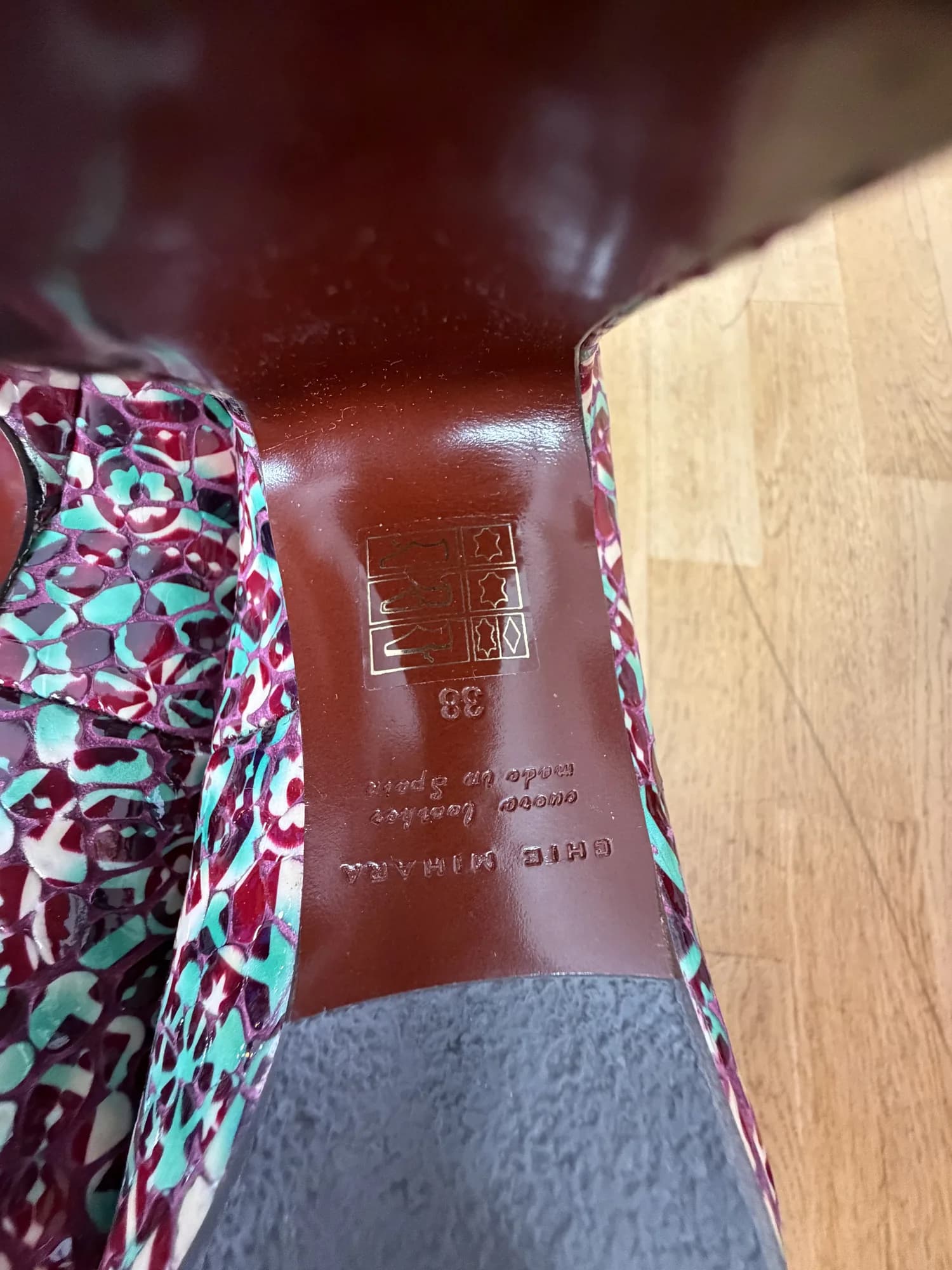 Närbild på sulan, storlek 38