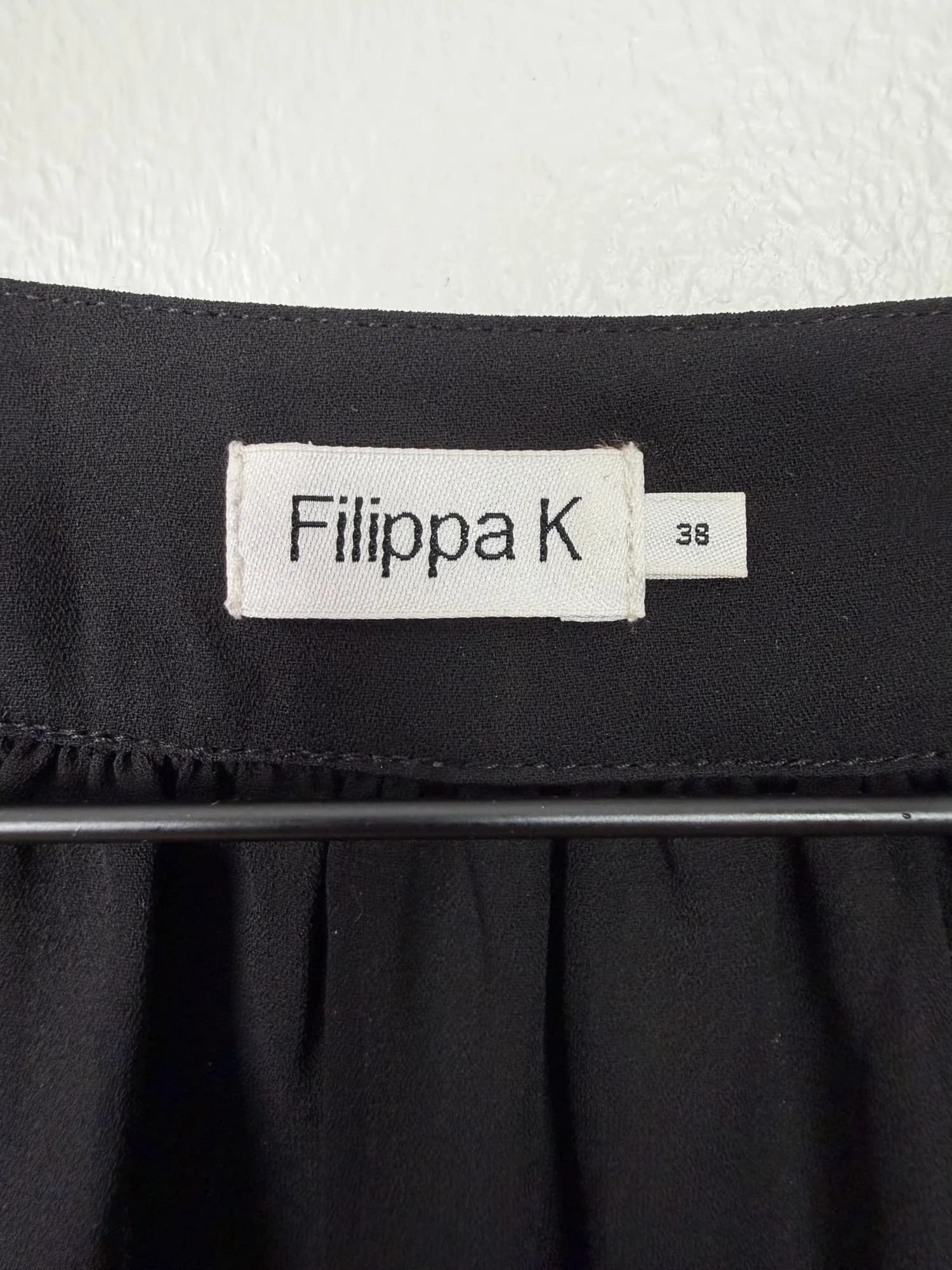 Filippa K-etiketten i nacken, storlek 38