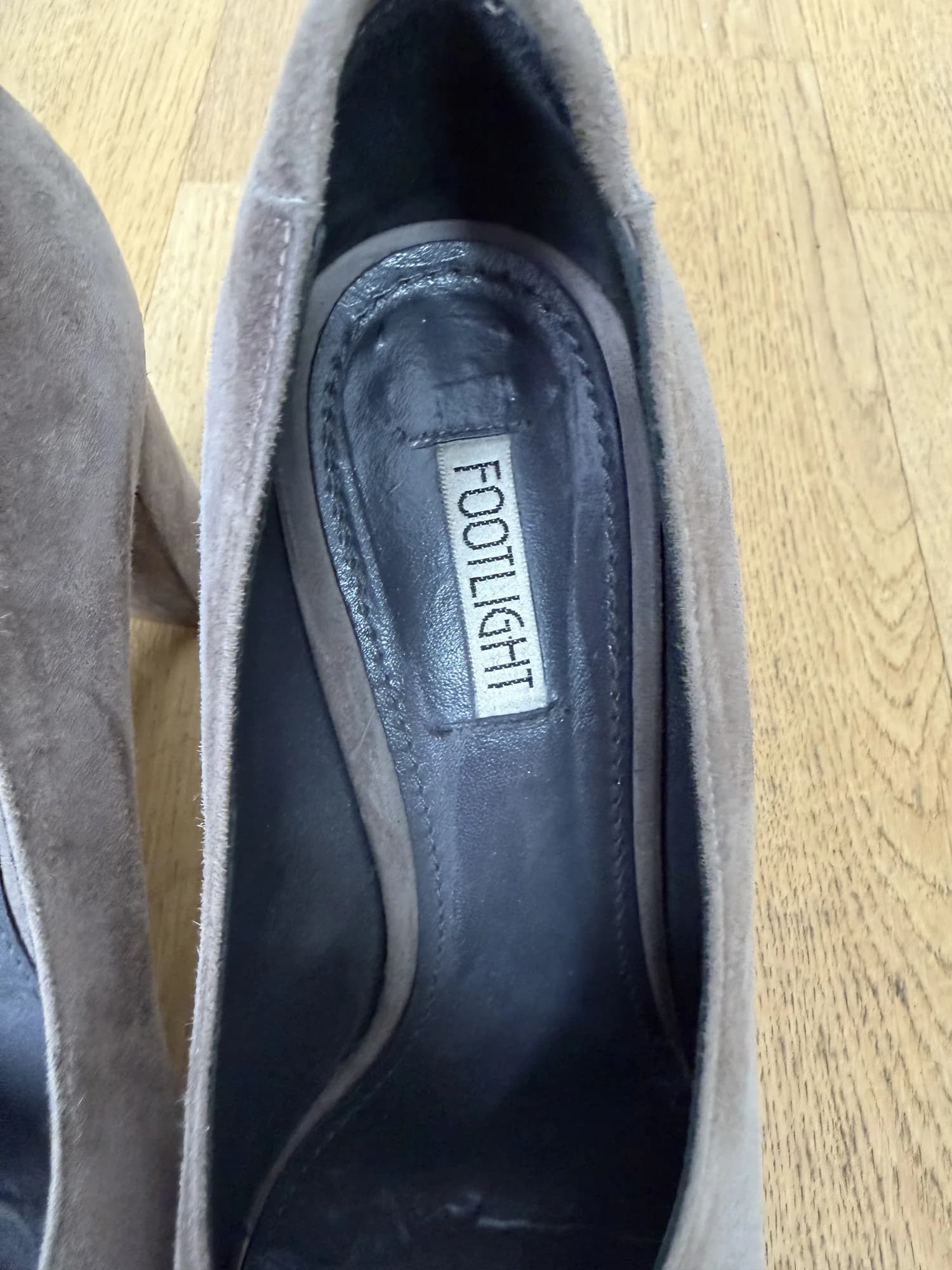 Footlight-etiketten i skon