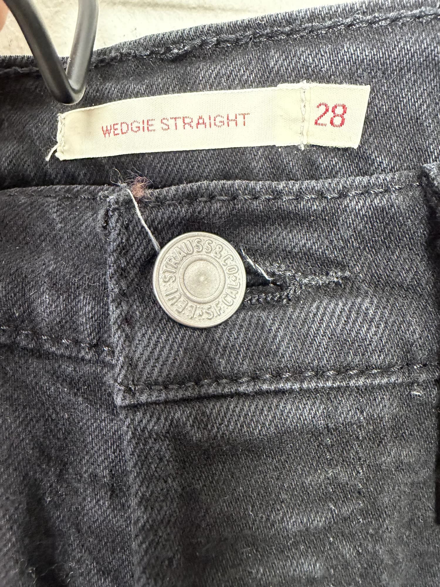Etiketten i linningen, Wedgie Straight storlek 28