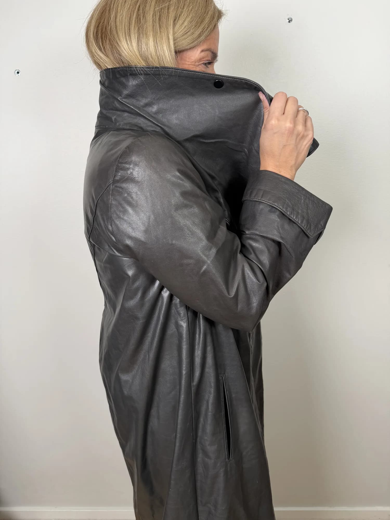 Kappan buren, med kragen uppfälld
