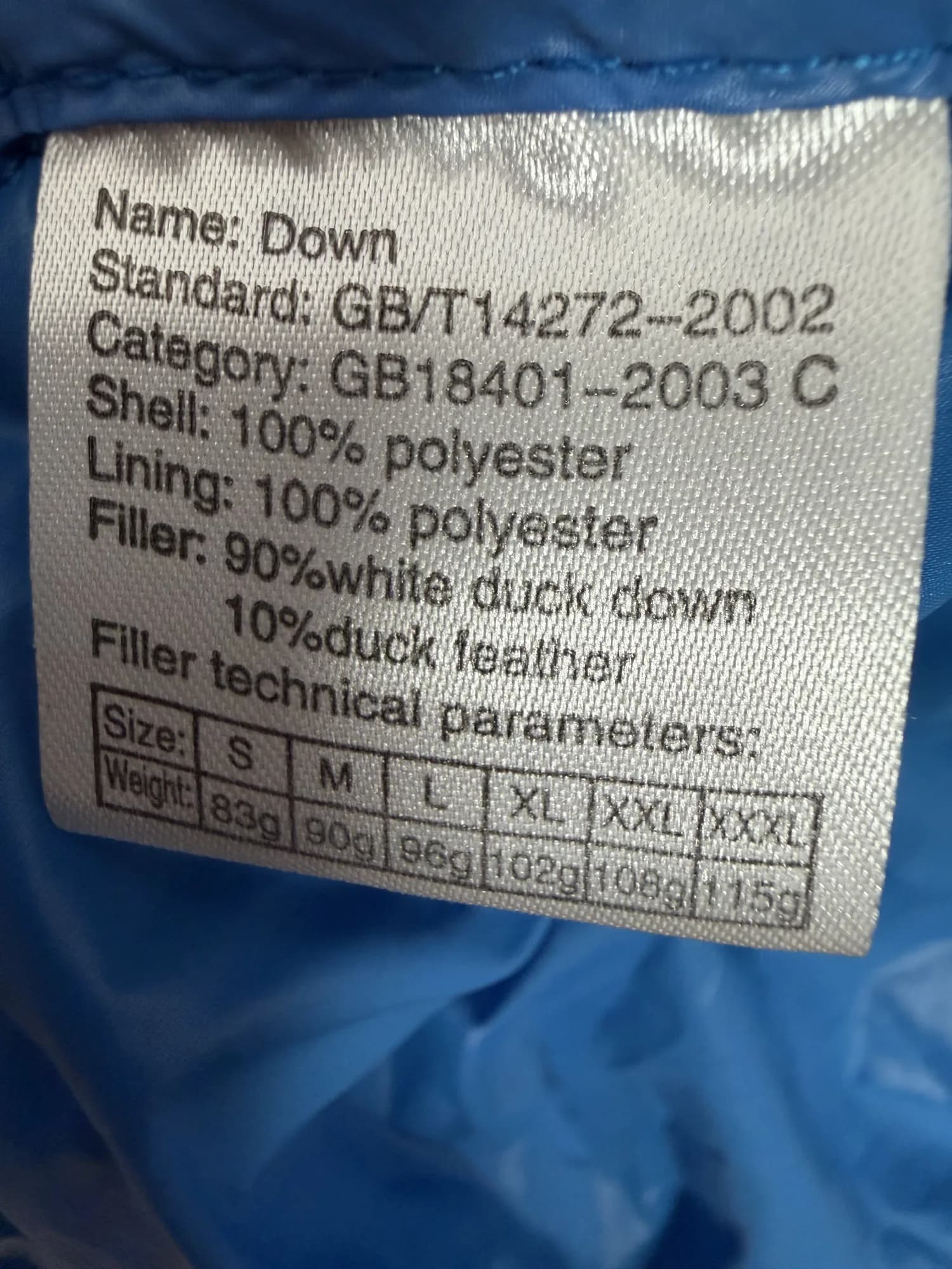 Etikett med materialet, 90 % dun och 10 % fjäder