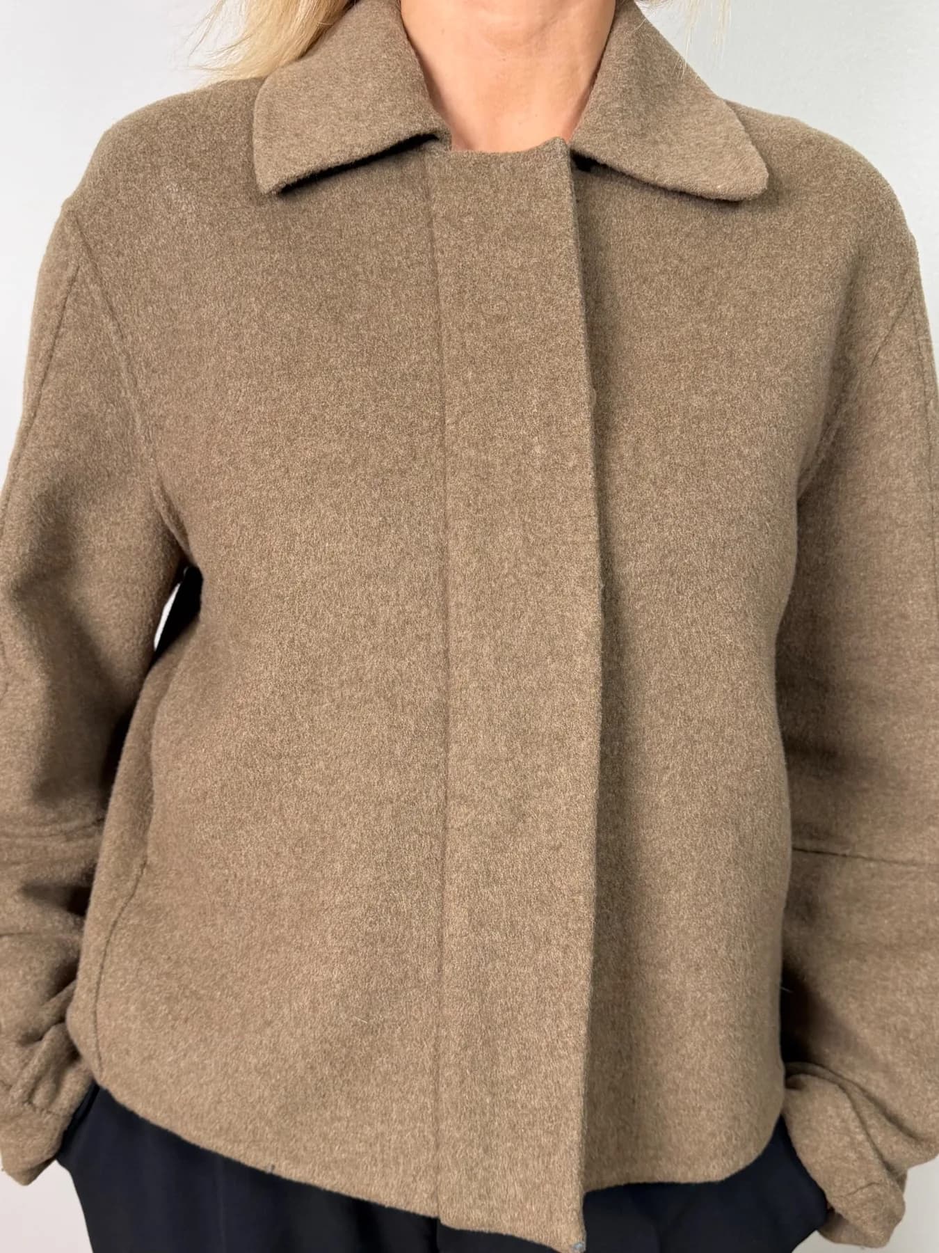 Kort jacka i kamel från Twist & Tango, buren framifrån